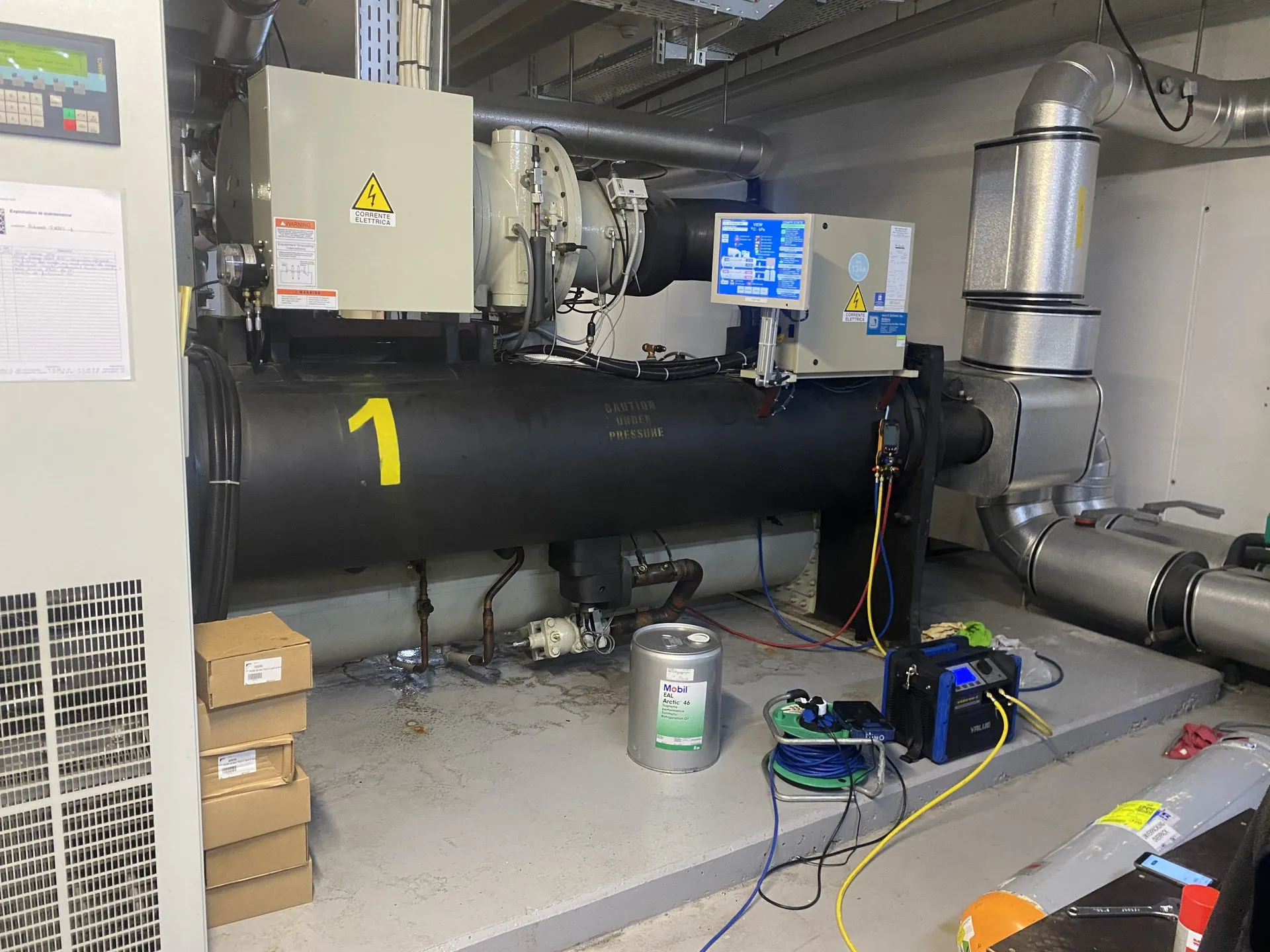 Maintenance d'un groupe frigorifique industriel York réalisée par KLIMA TECH