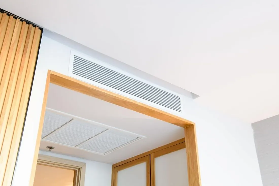 Climatisation gainable avec diffuseur d'air en plafond